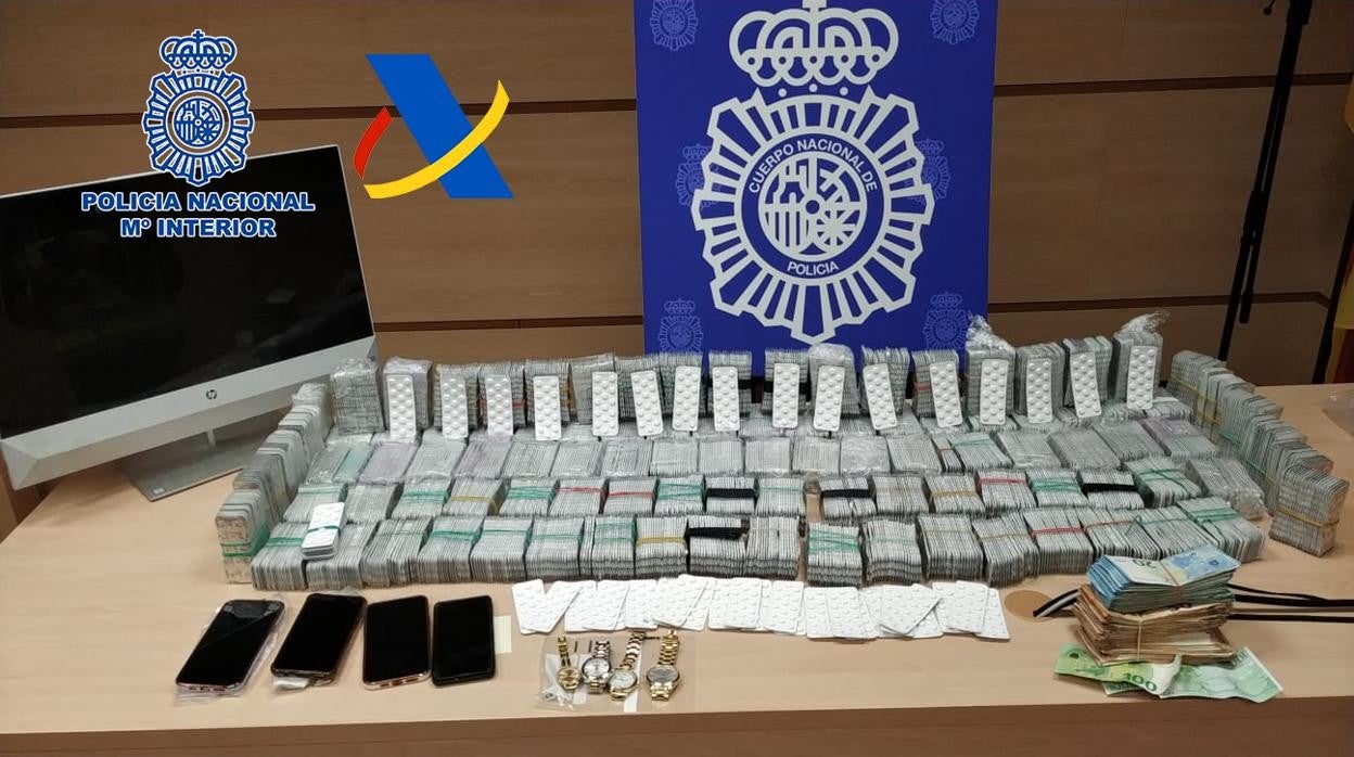 Imagen facilitada por la Policía Nacional del material incautado