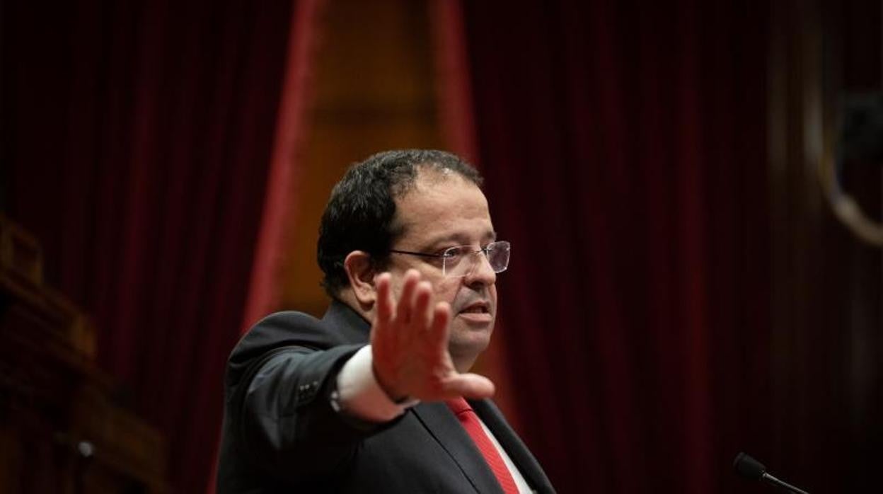 El consejero de Interior catalán, Joan Ignasi Elena, durante una comparecencia en el Parlament