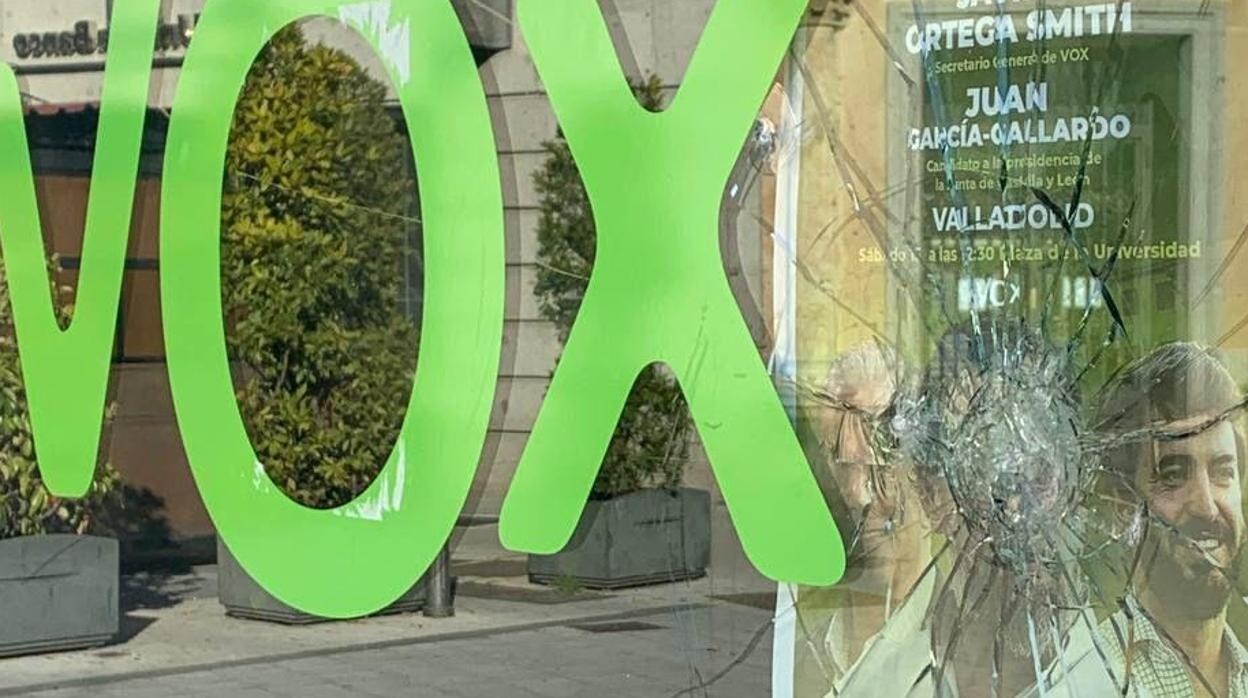 Imagen de la sede de campaña de Vox en Valladolid este domingo