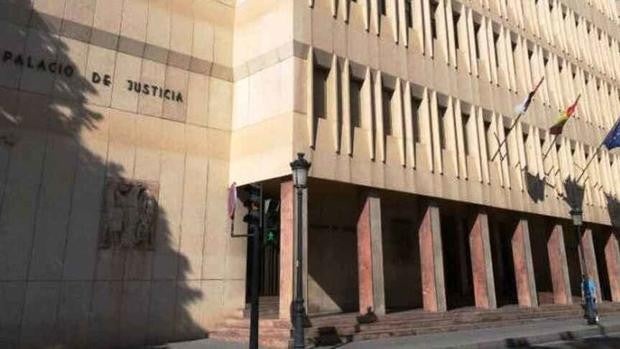 Se enfrenta a 9 años de prisión por apropiarse de más de un millón de euros del banco del que era director