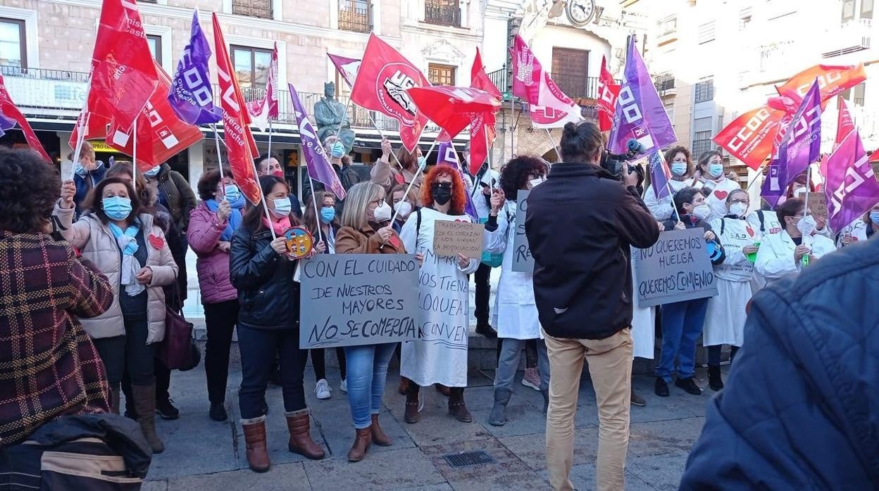 Protesta de las trabajadoras de Ayuda a Domicilio en Ciudad Real por un convenio «digno»