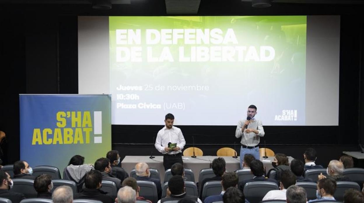 Acto del grupo de universitarios constitucionalistas S'ha Acabat en la UAB