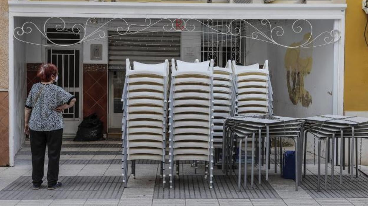 Bar cerrado por las restricciones en Valencia durante la pandemia