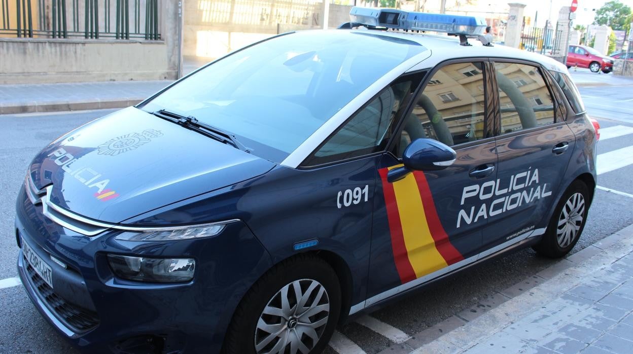 Imagen de recurso de un coche patrulla de la Policía Nacional en Valencia