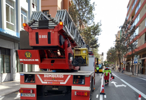 Intervención con bomberos por caída de ventanas