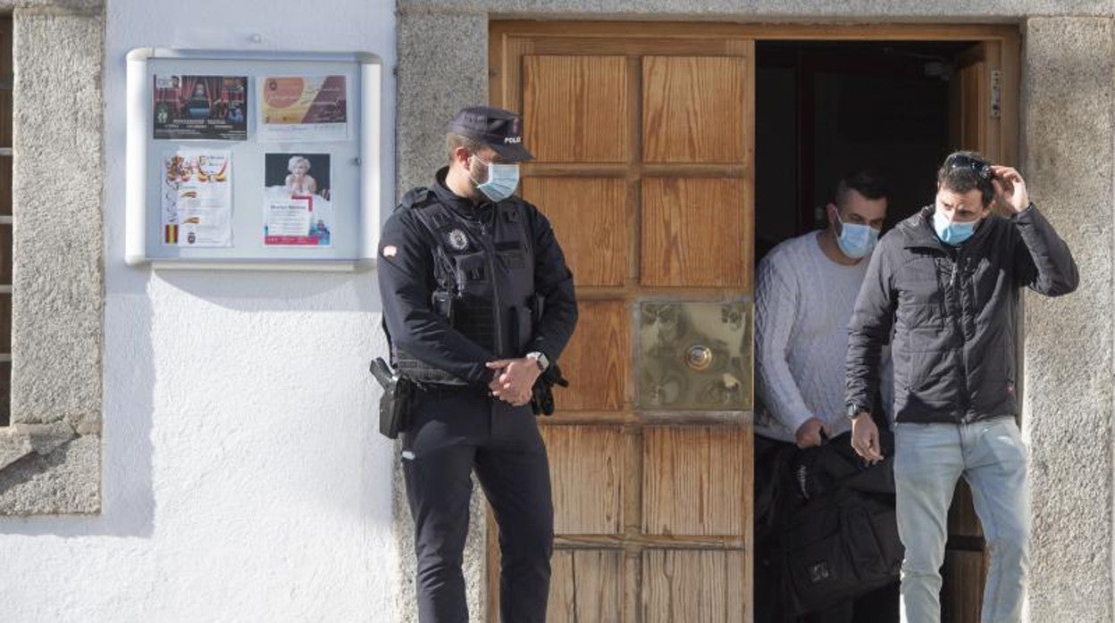 Registro policial en el Ayuntamiento de San Martín de Valdeiglesias