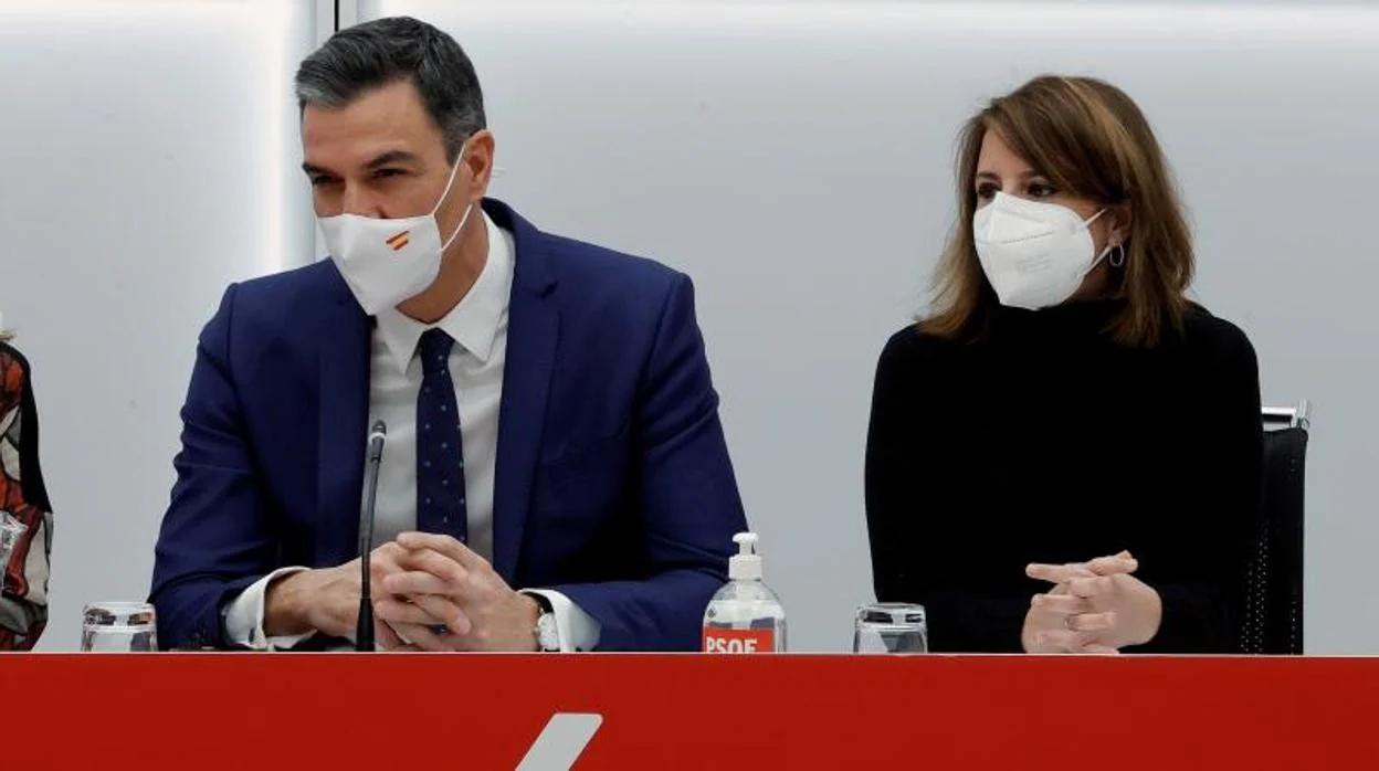 Pedro Sánchez y Adriana Lastra durante una Ejecutiva Federal del PSOE