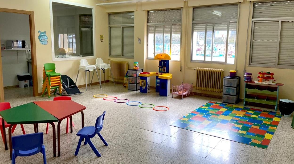 Guardería en las instalaciones del CRA Virgen de la Luz, en el municipio berciano de Puente de Domingo Flórez