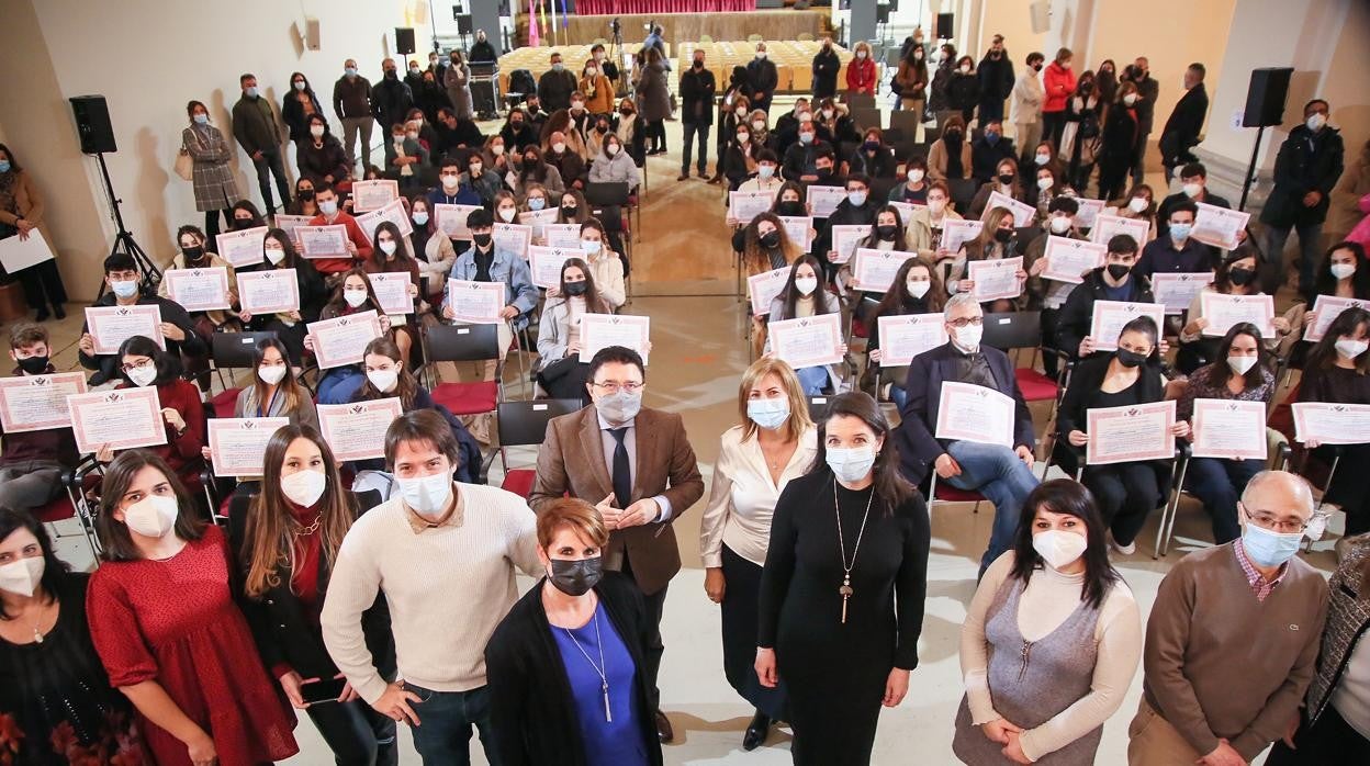 Graduación de un centenar de alumnos de la Escuela Municipal  de Idiomas