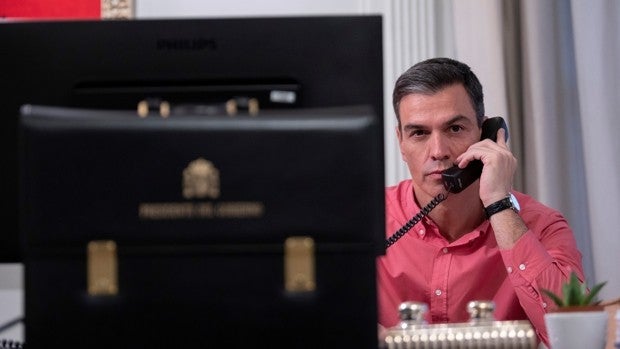 El álbum de Sánchez para el culto a su personalidad