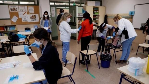 La vacunación infantil del coronavirus en los colegios valencianos se dirime en los tribunales tras varios errores