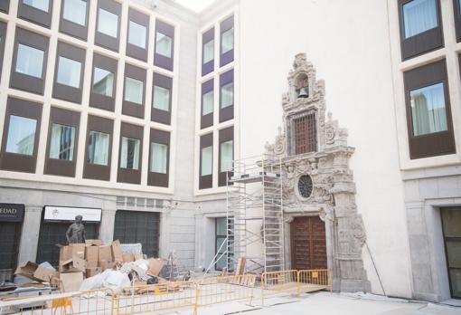Obras en la entrada del futuro Madrid Edition, de Marriott