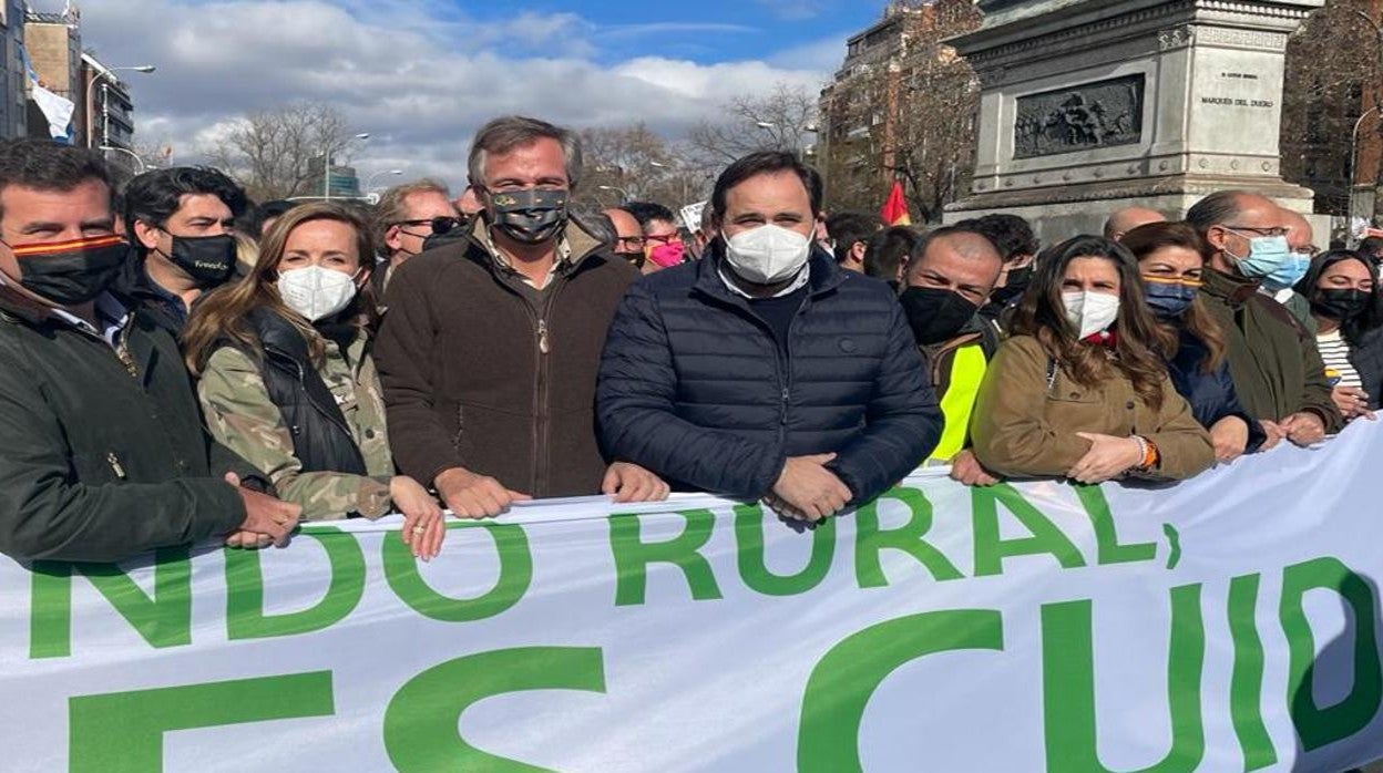 Paco Núñez, en la manifestación de ganaderos: «No entiendo que Page no exija el cese de Garzón»