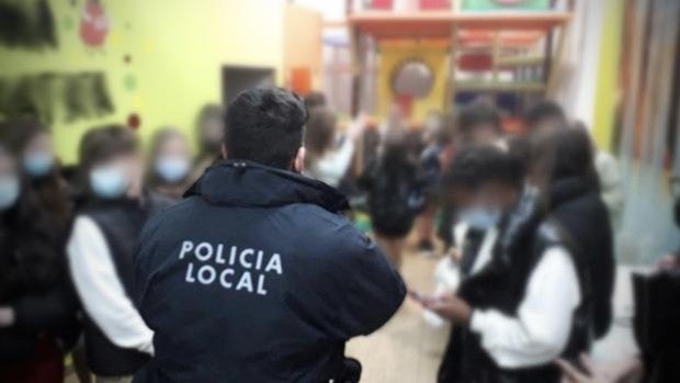 Desalojan un local en Elche en el que 34 menores consumían alcohol y drogas