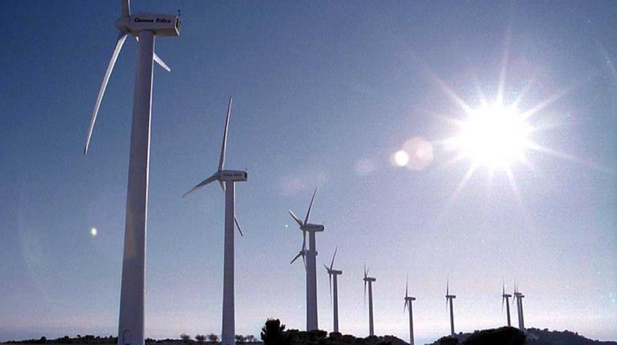 Molinos de viento en un parque eólico gallego