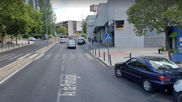 Una mujer resulta herida tras ser atropellada en un paso de peatones en la avenida de Portugal