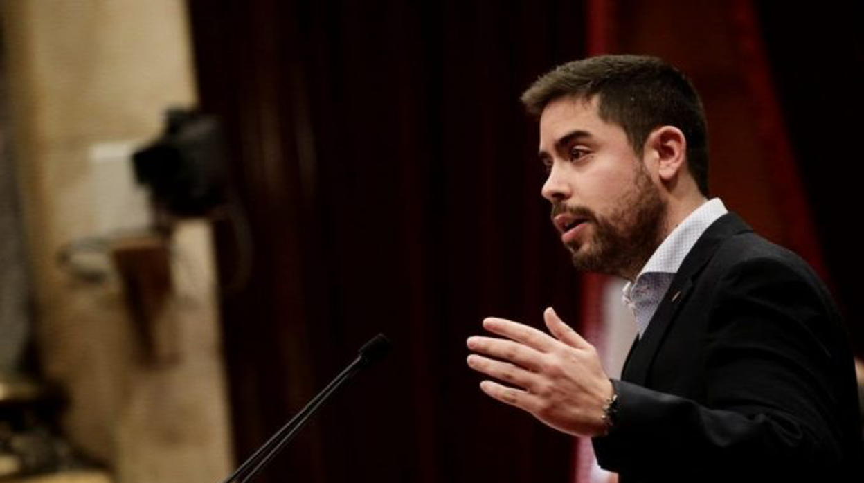 David Mejía, interviniendo en el Parlamento de Cataluña, durante su etapa de diputado autonómico