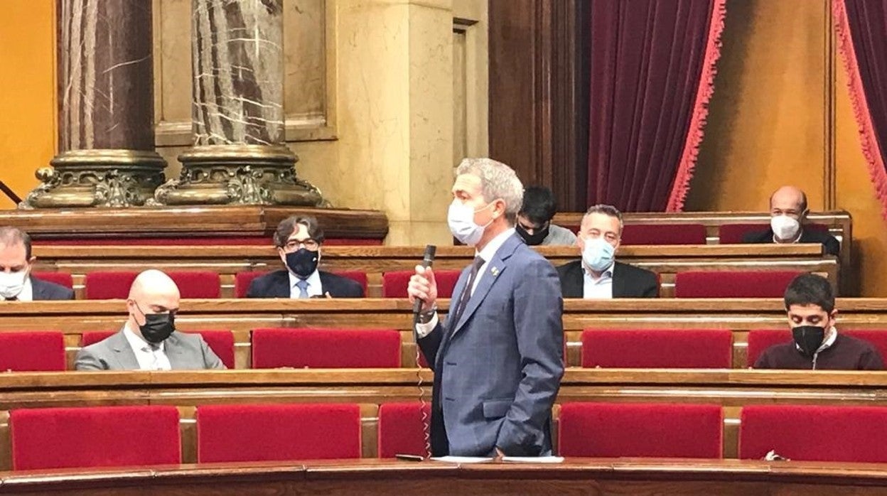 Josep Gonzàlez-Cambray, durante una sesión de control al Govern en el Parlamento de Cataluña