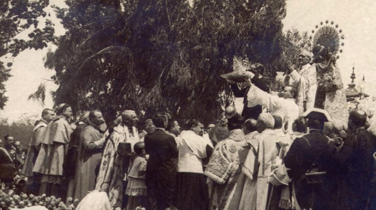 Foto de archivo de la Coronación Canónica de la imagen de la patrona en 1923