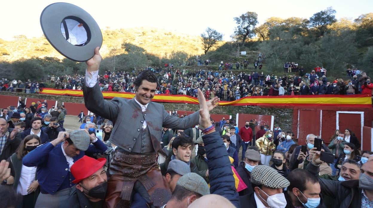 Morante de la Puebla inicia la temporada taurina de Castilla y León en Valero de la Sierra (Salamanca)