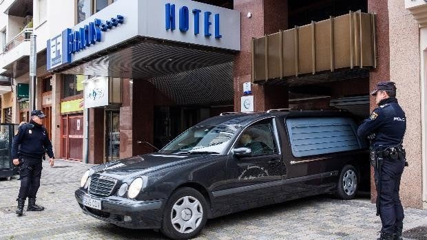 La mujer que mató supuestamente a su hija en un hotel en Logroño acusa a la abuela y dice que no participó en el asesinato