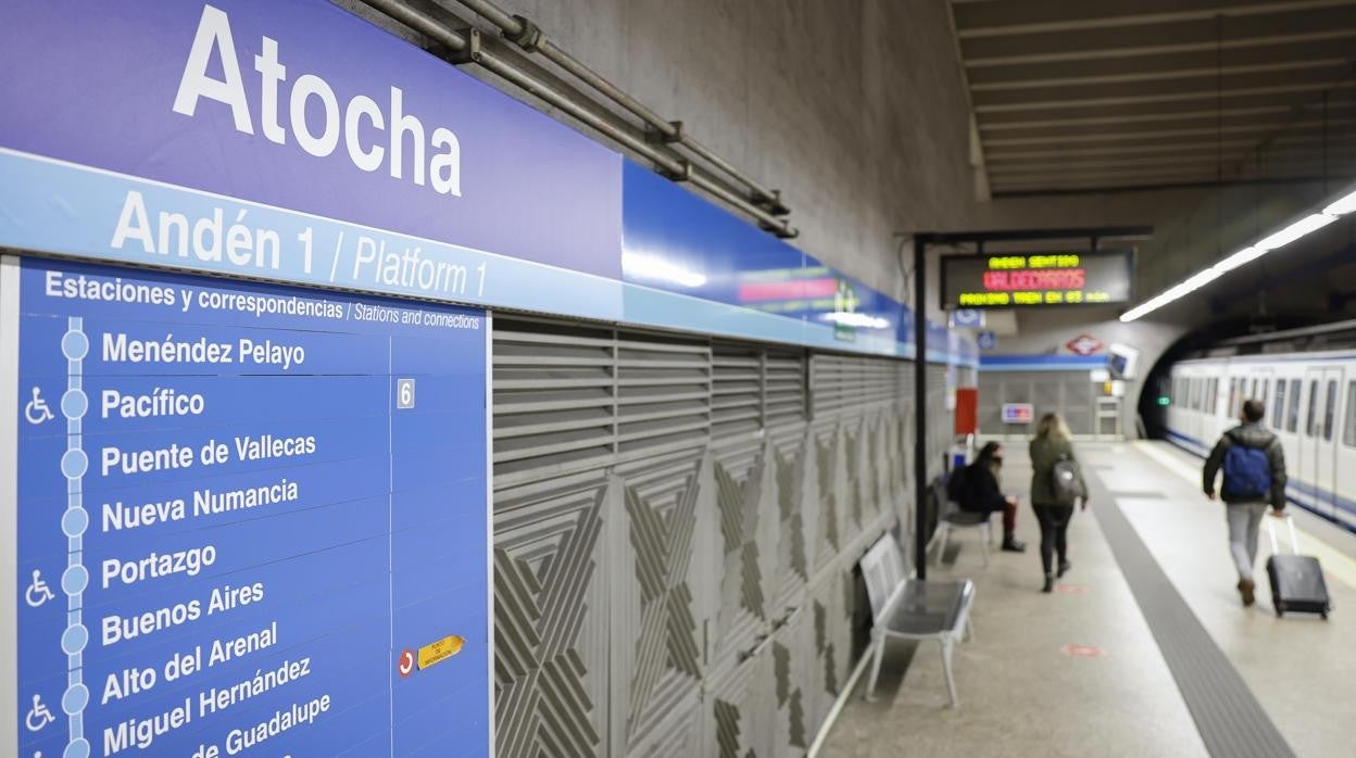 El cartel del andén de la estación ya indica 'Atocha'