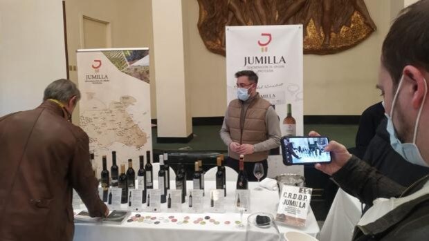 Una selección de diez vinos dulces representa a la DOP Jumilla en el salón especializado en Madrid