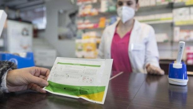 Fin de las bajas sin control: desde hoy Madrid comprobará los positivos de farmacia antes de darlas