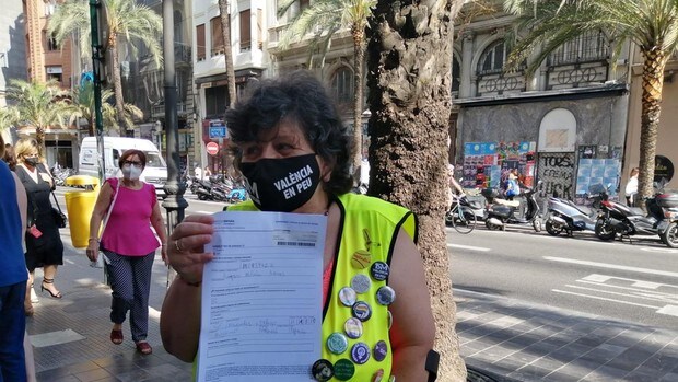 Una jubilada con movilidad reducida pide al ministro Garzón «que actúe con hechos ante el trato inhumano de los bancos»
