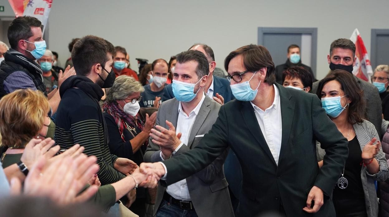 Acto sobre sanidad del candidato socialista a la Presidencia de la Junta Luis Tudanca junto al ex ministro de Sanidad Salvador Illa en Segovia