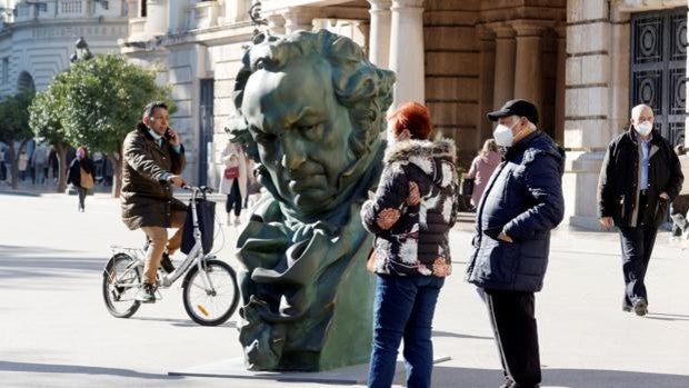 Valencia se vuelca en sus Premios Goya con pólvora y música de banda para honrar a Berlanga