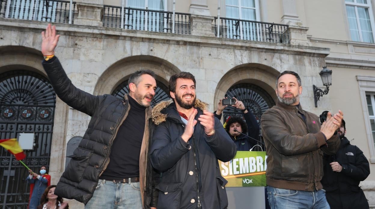 Abascal junto al candidato para la presidencia de la Junta de Castilla y León, Juan García-Gallardo