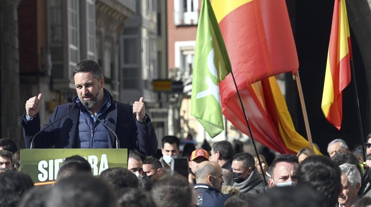 El presidente de Vox, Santiago Abascal y el candidato a la presidencia a las Cortes de Castilla y León, Juan García-Gallardo y el exfuncionario de prisiones José Antonio Lara visitan Burgos y ofrecen un mitin en el Arco de Santamaría