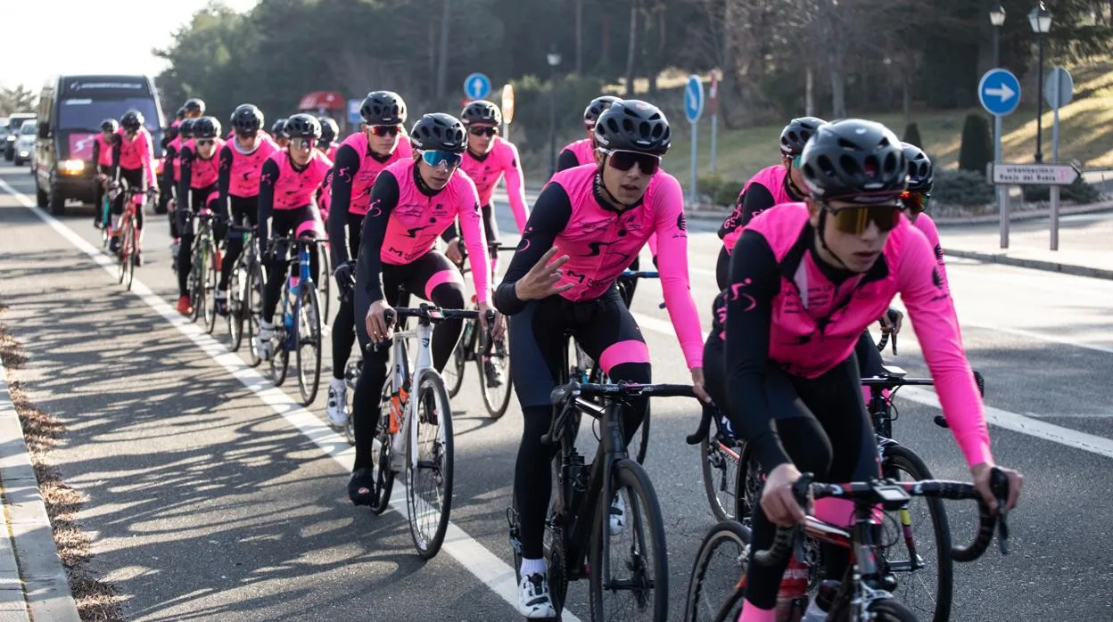 Ciclistas de fin de semana: «Cada vez son menos los que nos ven como el enemigo»