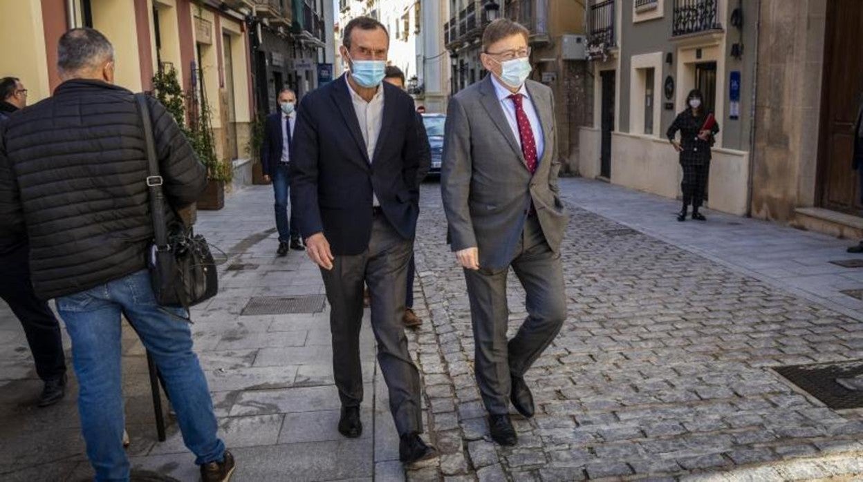 El alcalde de Elche, Carlos González, y el presidente de la Generalitat, Ximo Puig