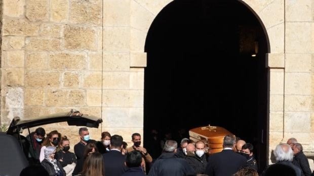 Traspinedo despide en un emotivo funeral a Esther López