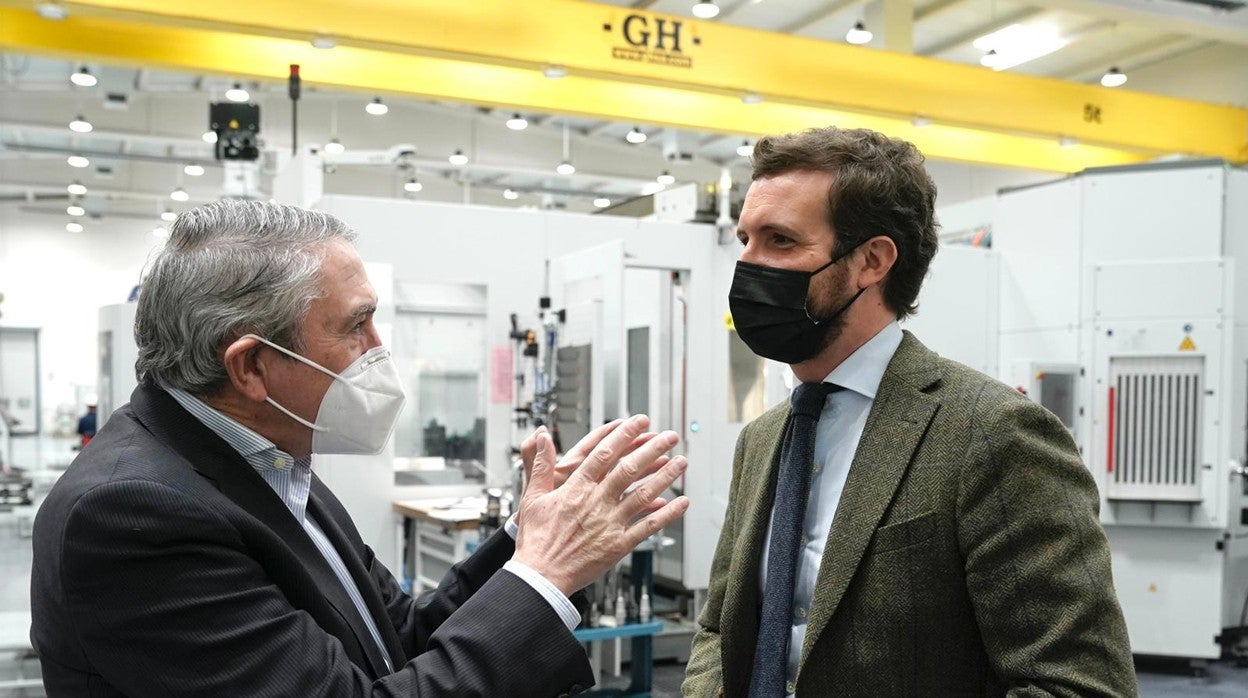 Pablo Casado ha visitado una empresa aeronáutica en Miranda de Ebro