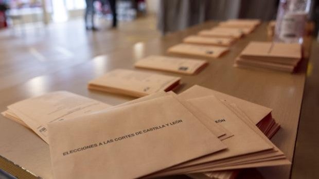 Castilla y León, diez elecciones: seis mayorías absolutas del PP, dos victorias del PSOE y un empate