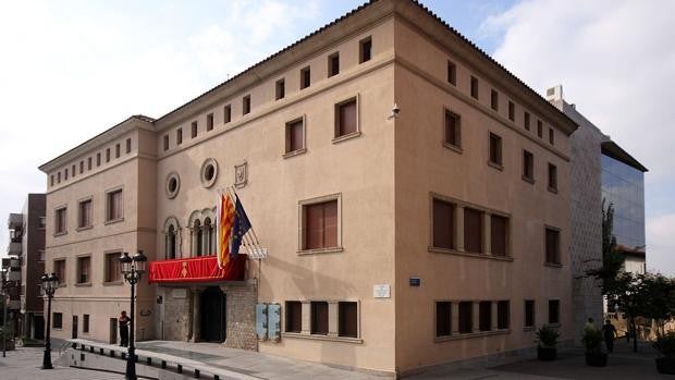 Once detenidos por presuntas contrataciones irregulares entre el Ayuntamiento de Cornellá y el Consell Esportiu