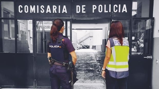 Un hombre denuncia un falso robo del dinero del entierro de su madre para cobrar del seguro en Alicante