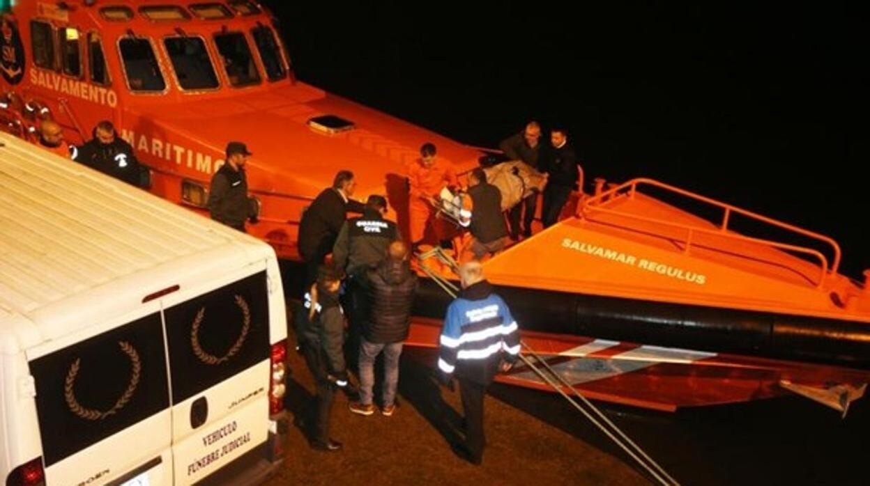 Ochenta Marineros Gallegos Muertos Y Cinco Desaparecidos En Trece ...