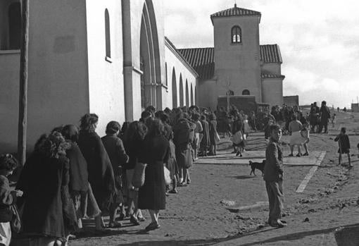 Reparto de víveres en el Colegio de Esclavas del Sagrado Corazón