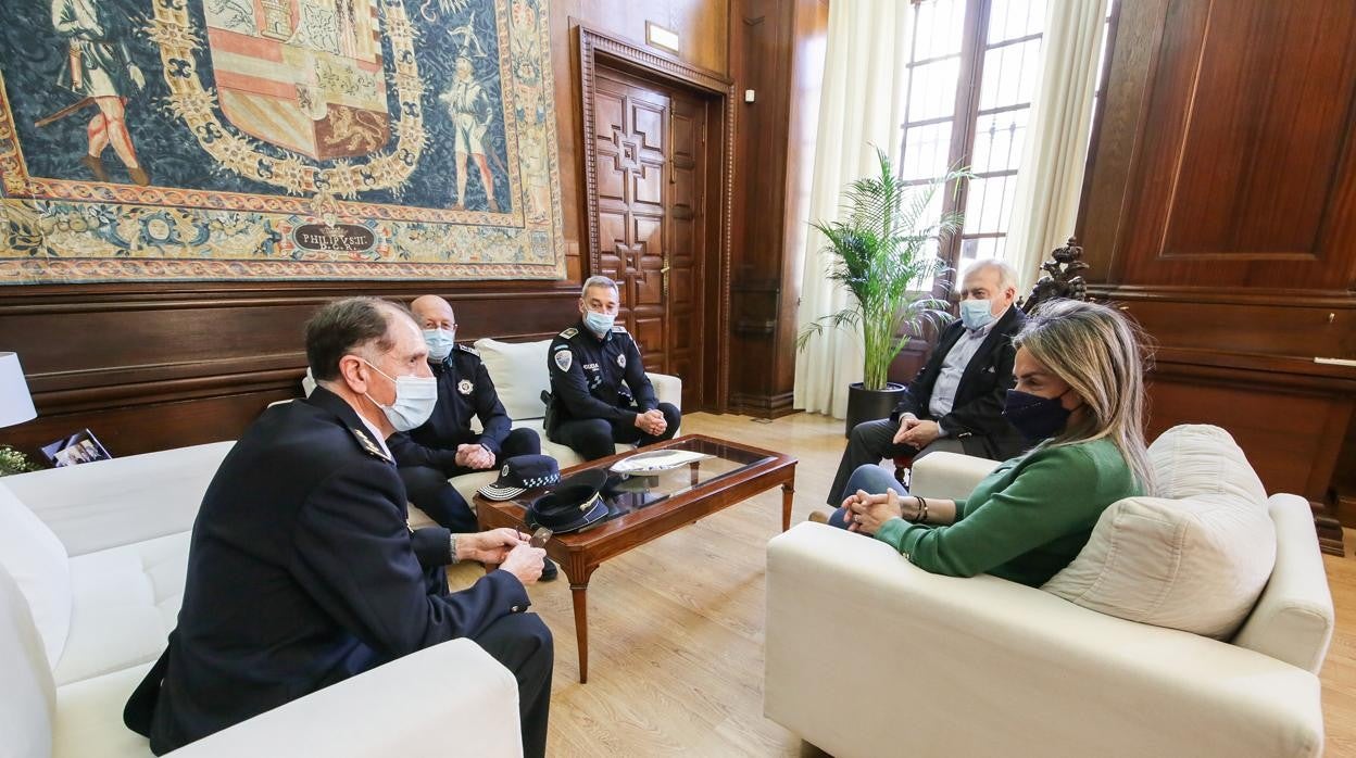 Un momento del encuentro en el Ayuntamiento