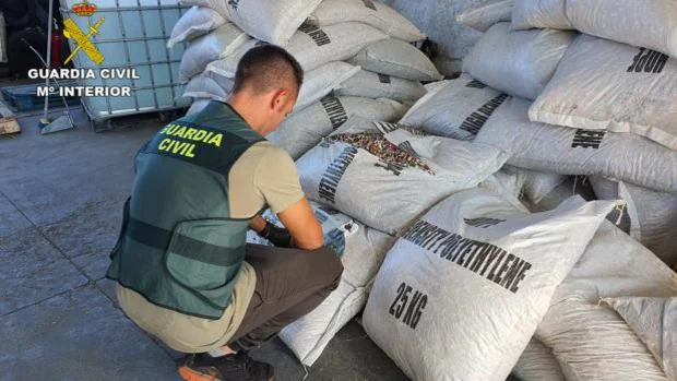Cae una organización criminal internacional que importaba cocaína oculta en escamas de plástico en España