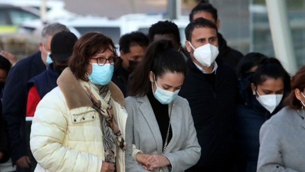 Feijóo se reúne con familiares de las víctimas y reclama «mecanismos» para seguir buscando a los desaparecidos