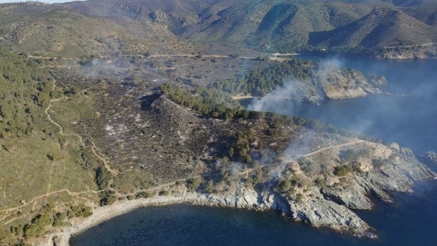 Controlado el incendio forestal de Roses (Gerona) tras quemar más de 400 hectáreas