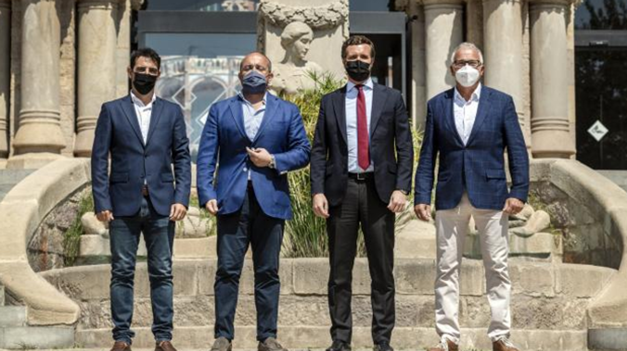 De izquierda a derecha, Manuel Reyes, Alejandro Fernández, Pablo Casado y Josep Bou, en una imagen de agosto de 2021, en Barcelona -