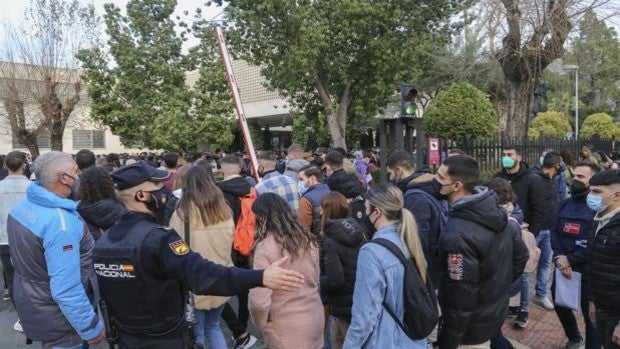Indignación entre los opositores con la Policía Nacional al no anular las tres palabras mal corregidas en el examen de Ortografía