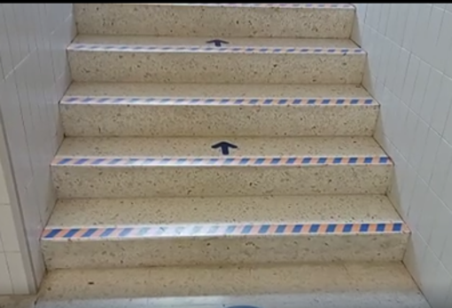 Escaleras en el centro de educación especial