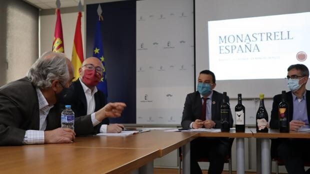 Castilla-La Mancha se une a Valencia y Murcia para promocionar la uva monastrell